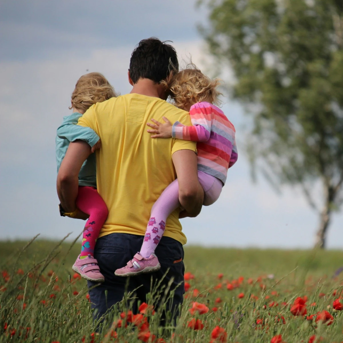 Parent and child sharing a calm moment with a clear Sculpo plan